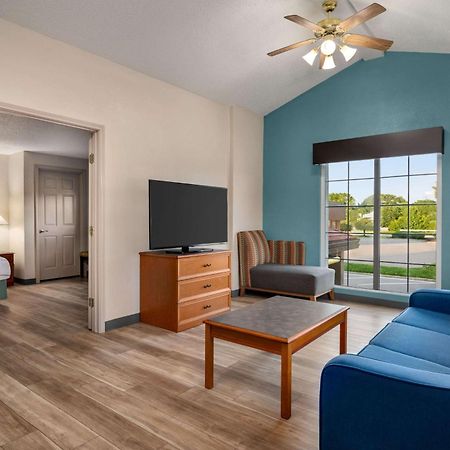 La Quinta Inn By Wyndham Columbus Airport Area Exterior foto