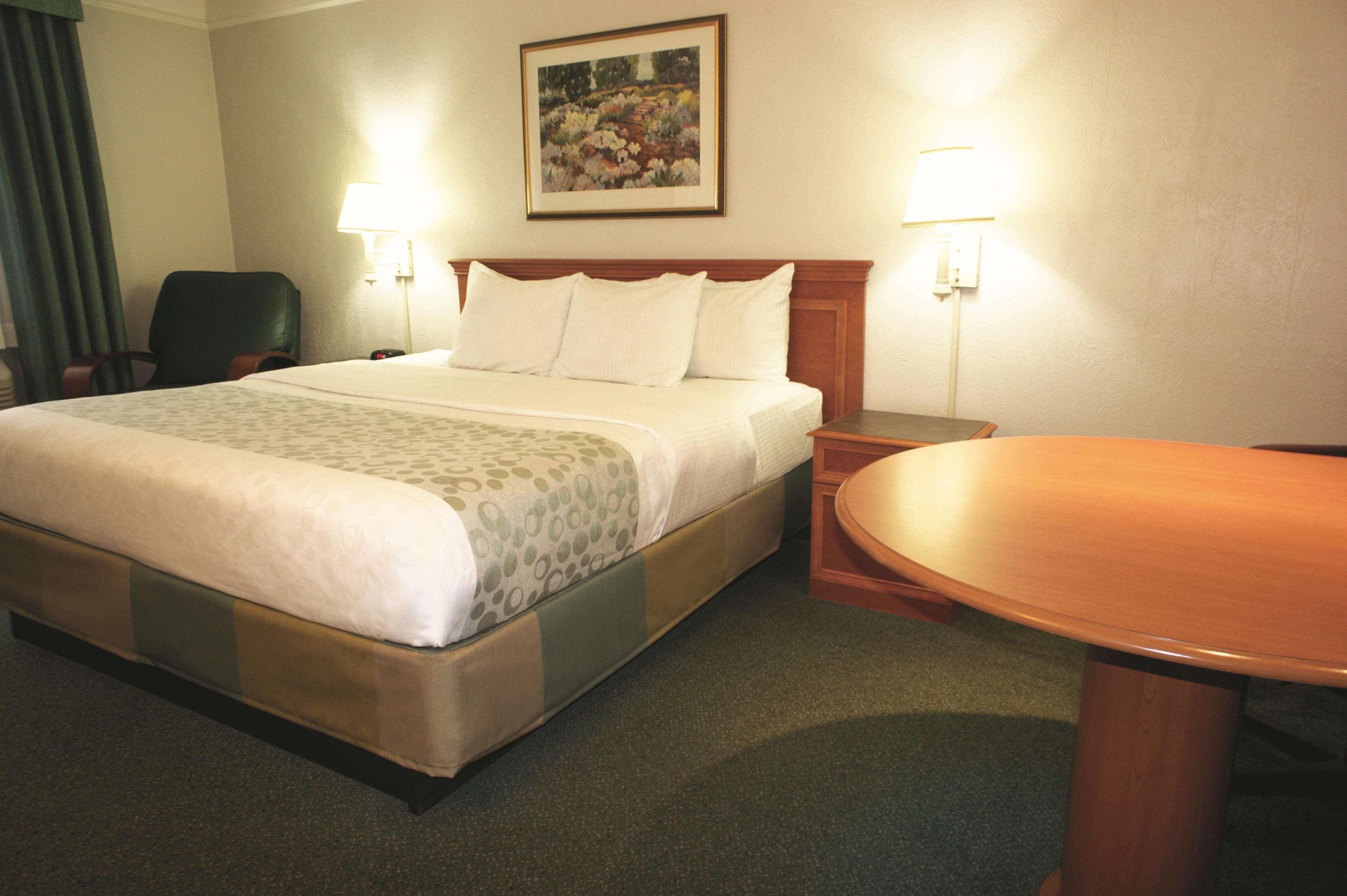 La Quinta Inn By Wyndham Columbus Airport Area Exterior foto