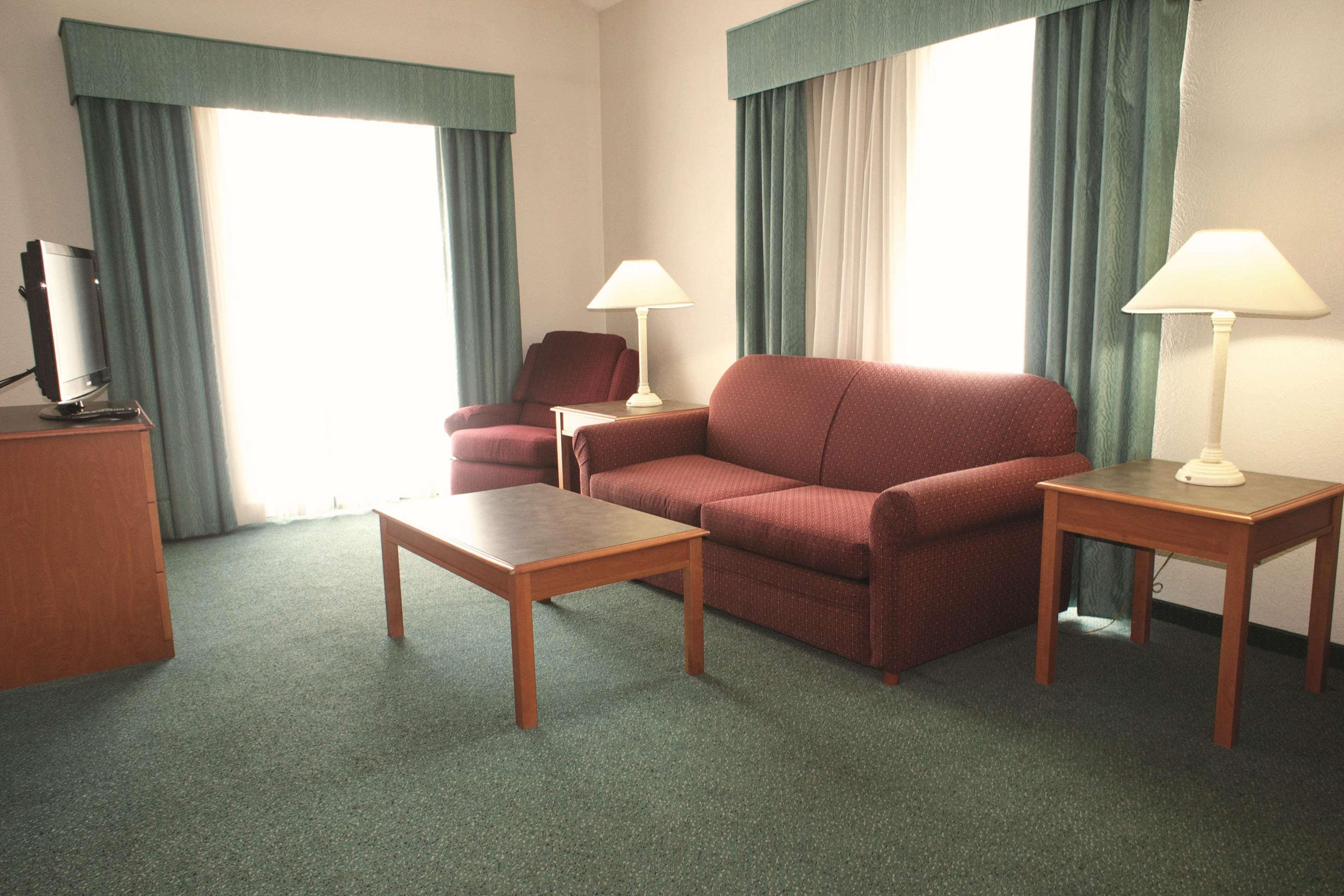 La Quinta Inn By Wyndham Columbus Airport Area Exterior foto