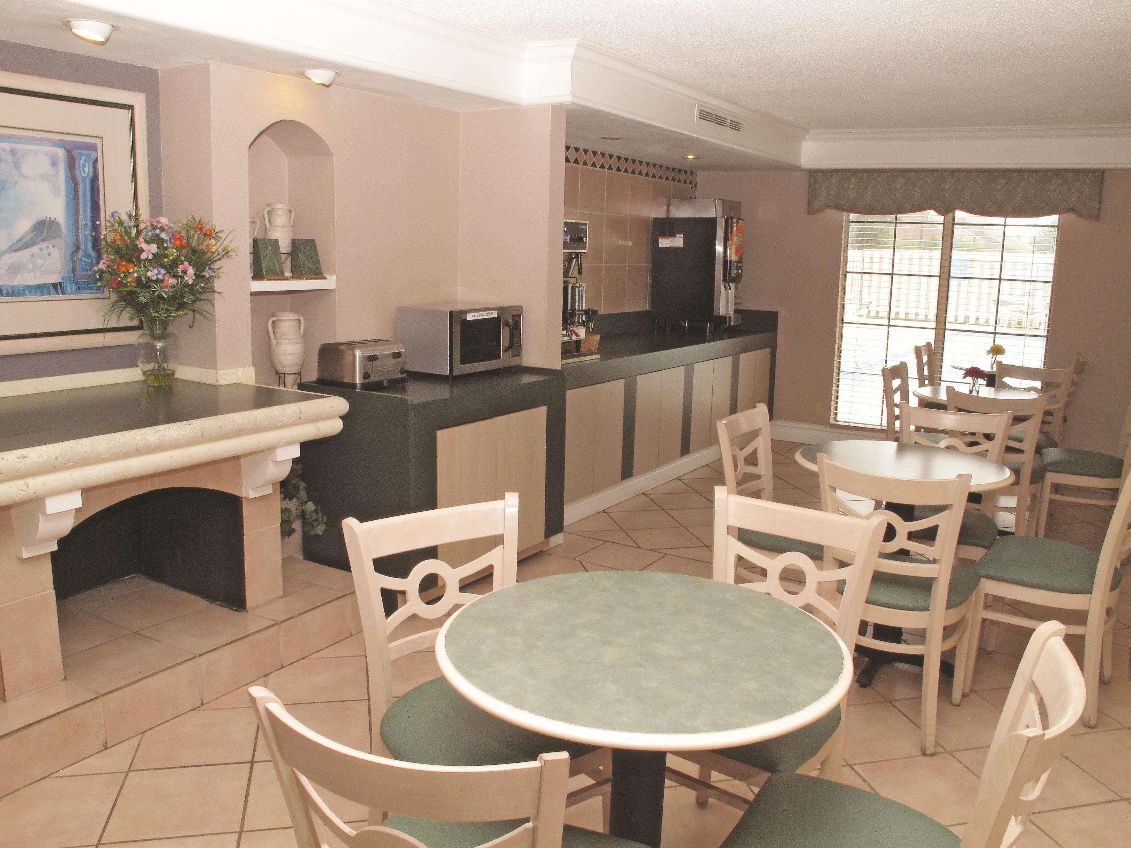 La Quinta Inn By Wyndham Columbus Airport Area Exterior foto